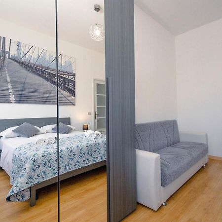 "L'Attico Bianco" City View 10 M A Piedi Dal Mare Savona Bagian luar foto