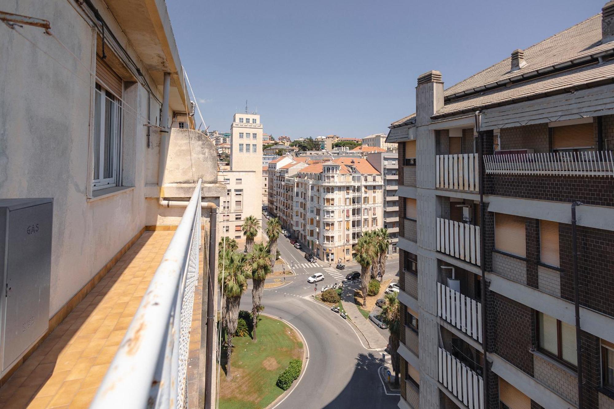 "L'Attico Bianco" City View 10 M A Piedi Dal Mare Savona Bagian luar foto