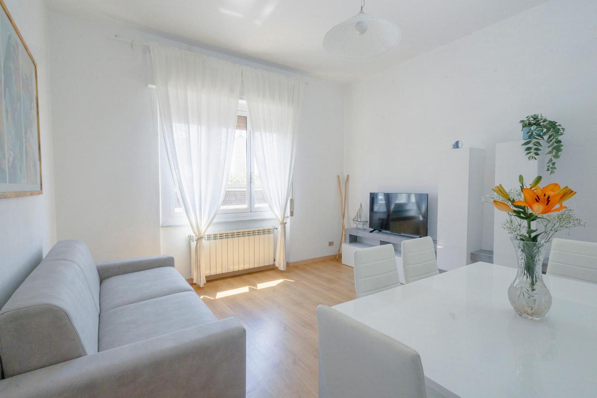 "L'Attico Bianco" City View 10 M A Piedi Dal Mare Savona Bagian luar foto